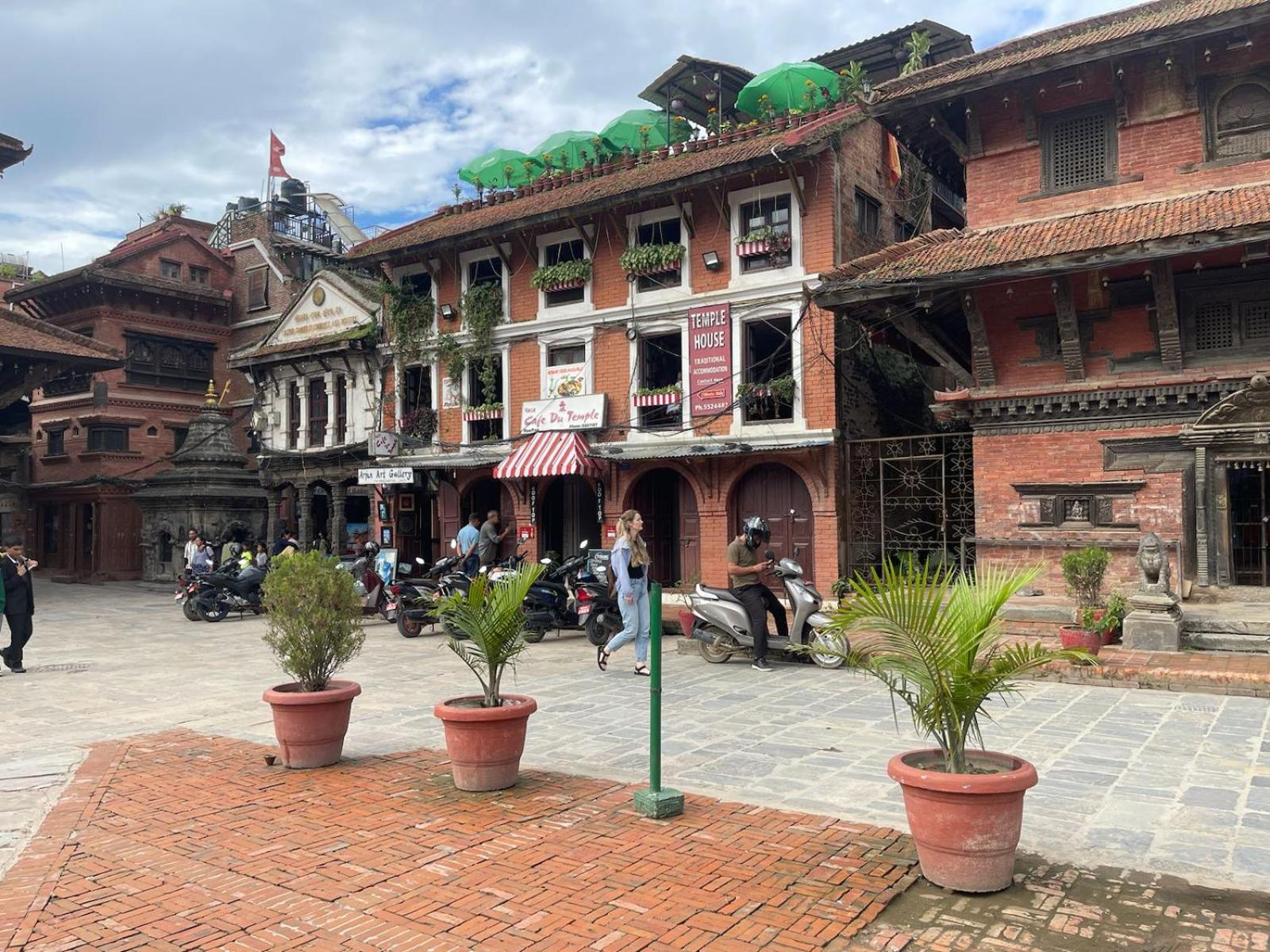 Patan Square - 2 Km From Patan Durbar Square Hotel Bagian luar foto