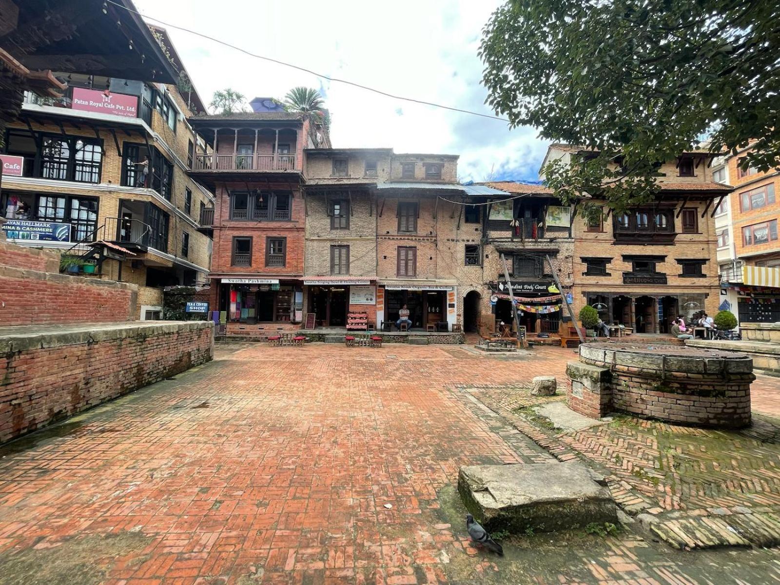 Patan Square - 2 Km From Patan Durbar Square Hotel Bagian luar foto